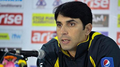 Misbah backs bowlers to slam brakes on South Africa