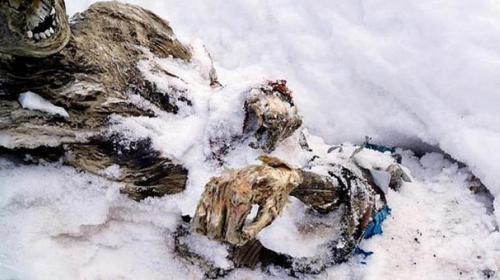 Mummified bodies found in embrace on Mexico´s highest peak