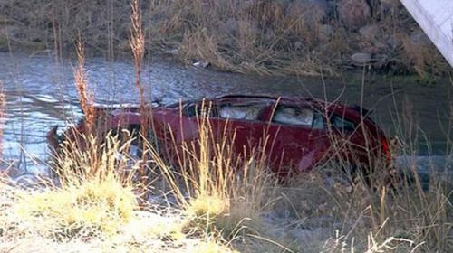 Baby survives 14 hours above frigid river after US car crash