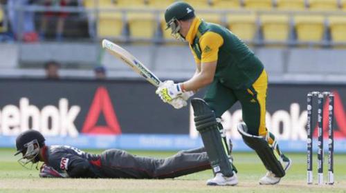 South Africa crush UAE to reach quarter-finals