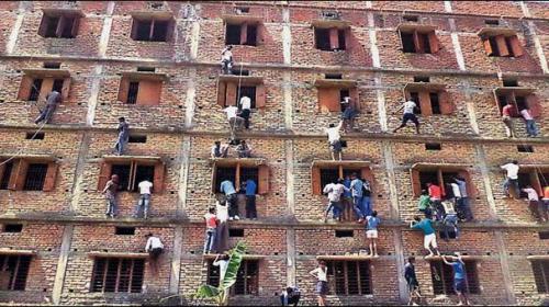 Paper planes, parents help Indian pupils outsmart state exams