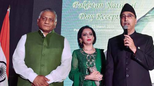 Tweets spark controversy after Indian minister attends Pakistan Day reception