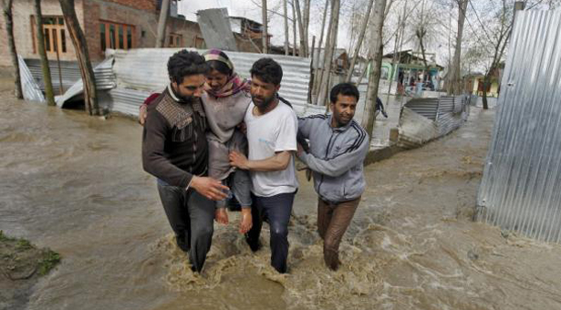 Heavy rains trigger flood fears in Occupied Kashmir