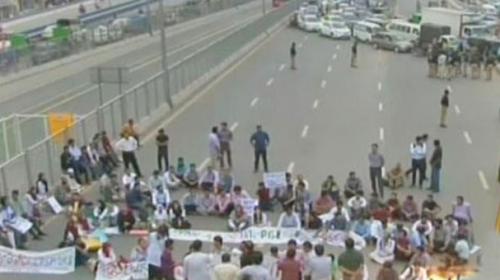 Young doctors protest in different parts of Lahore