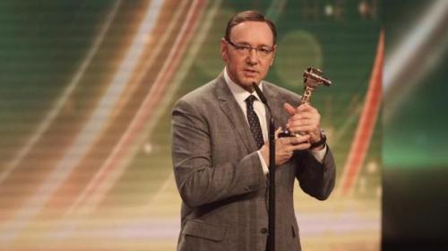 Netflix renews 'House of Cards' for fourth season in 2016