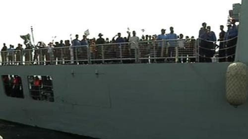 PNS Aslat with 146 Pakistanis from Yemen arrives in Karachi