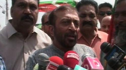 MQM leaders greet Imran Khan at Azizabad