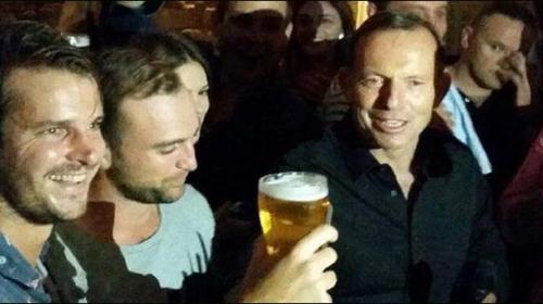 Aussie PM downs beer in a few seconds, sparking debate