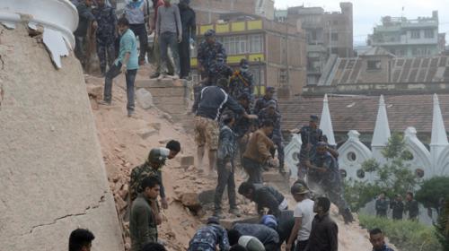 Death toll from Nepal earthquake passes 1,000: police