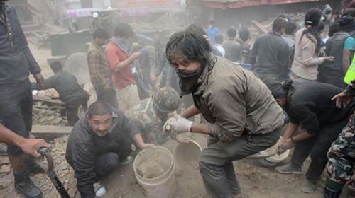 Aftershocks jolt Nepal as death toll from quake tops 2,000