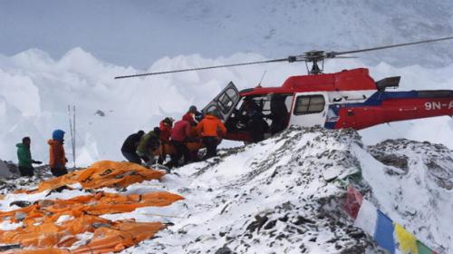 Choppers rescue Everest avalanche victims
