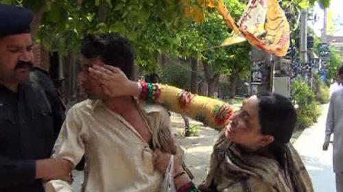 Man beaten by first wife outside Gujranwala court 