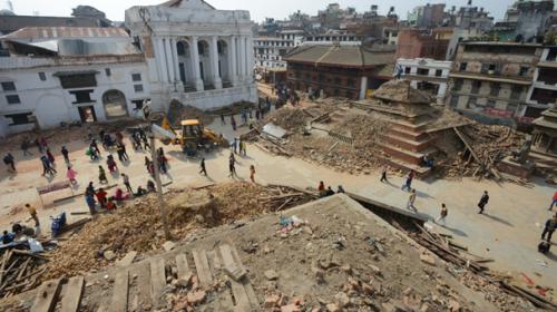 Rescuers battle to reach Nepal quake victims