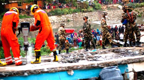 Aid reaches quake-hit Nepal villagers as death toll passes 5,000