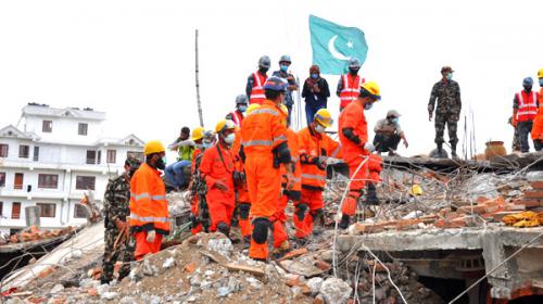Pak Army rescue teams at work in Nepal, field hospital established in Bhaktapur Pak Army rescue teams at work in Nepal, field hospital established in Bhaktapur