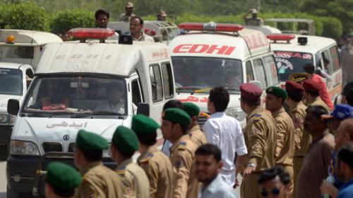 Eight terrorists carried out Karachi bus attack: eyewitnesses