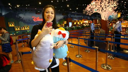 Disney rolls out first China store before park