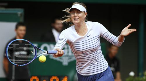 Sharapova jeered off court, Murray breezes through