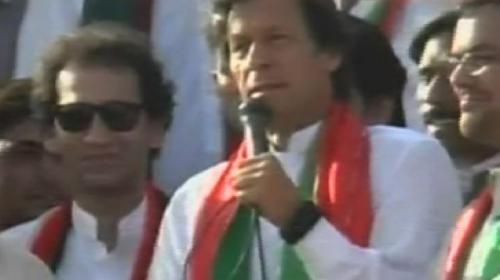 Imran vows to defeat all those uniting against PTI