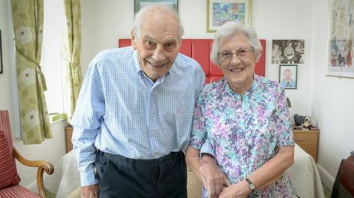 British couple become world's oldest newlyweds