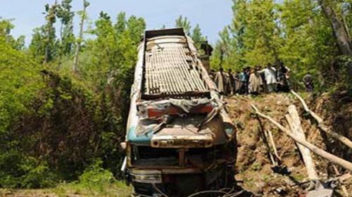 Bus crash in northern India kills 14, injures 22