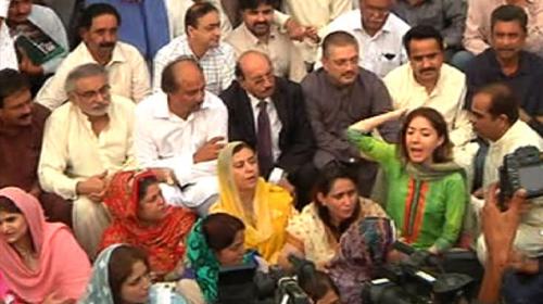 Sindh govt stages sit-in against federal govt, K-Electric