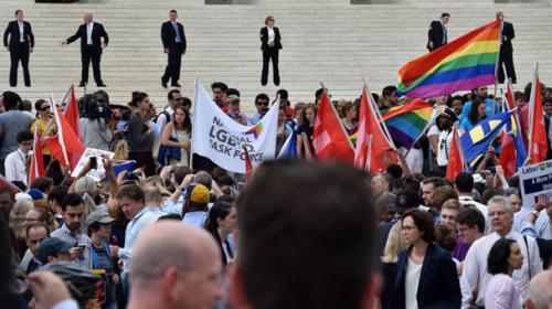 US Supreme Court makes gay marriage legal across the country