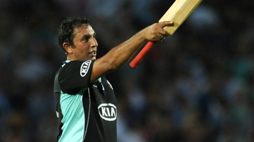 Azhar Mahmood hits last-ball six to see Surrey home