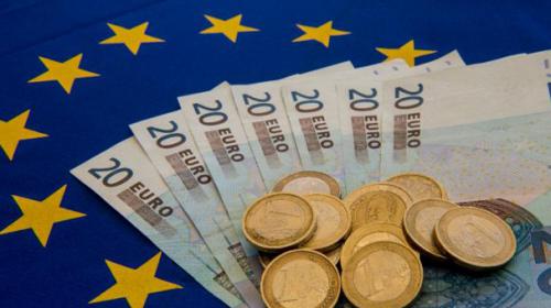 Euro climbs on optimism for Greek deal