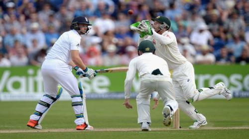 Australia bat against England in second Ashes Test