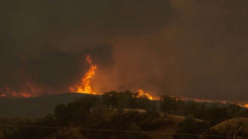 Thousands battle California wildfires, some snarl traffic