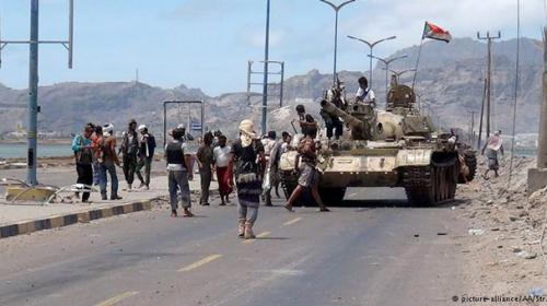 Yemen loyalists battle rebels for key airbase