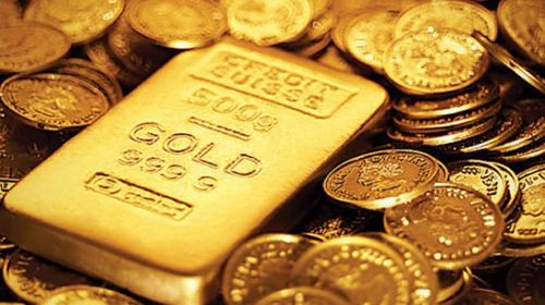 Gold struggles near multi-year low 