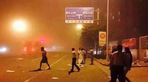Huge blasts at Chinese port kill 44, firefighters missing