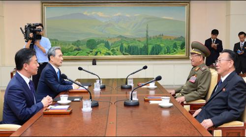 Koreas in marathon talks to end military standoff