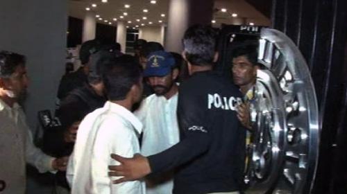 Blasts, firing heard near private uni in Karachi’s Pehlwan Goth