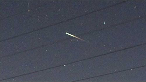 Meteor lights up Thai skies and web