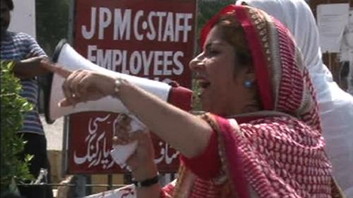 Paramedical staff continue protest at Karachi’s Jinnah Hospital 