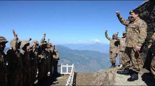 Army Chief visits troops at LoC, wishes advance eid