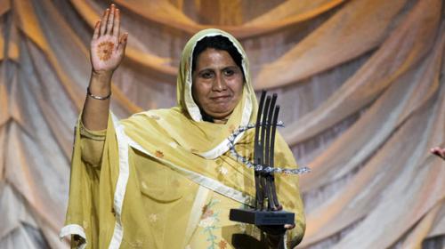 Pakistani activist Syeda Ghulam Fatima receives Global Citizen award in NY