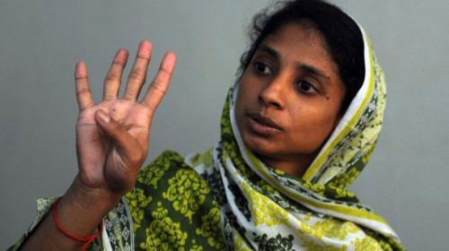 Stuck in Pakistan, Geeta identifies family members in photos from India 