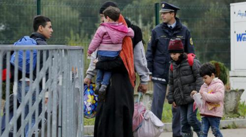 Croatia diverts migrants to Slovenia after Hungary border closure