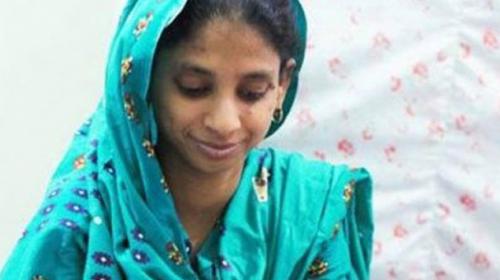 Stranded Indian girl Geeta prepares to go home