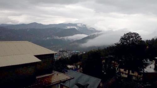 Parts of Punjab, KP receive rain; snowfall on Gilgit, Chitral mountains