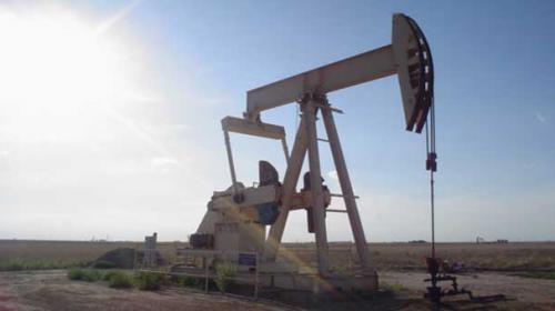 Oil prices flat in Asia on US data and supply concerns