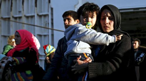 First refugees leave Greece under migrant quota plan