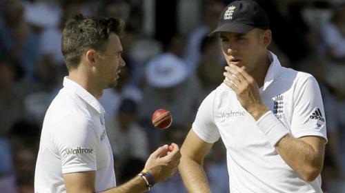 Waqar praises England pacemen’s reverse swing ability