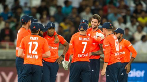New-look England outsmart sloppy Pakistan in first T20