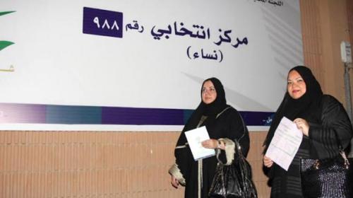 Saudi women candidates begin first election campaign