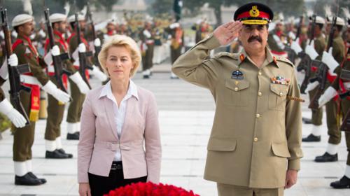 German defence minister calls on Army chief 
